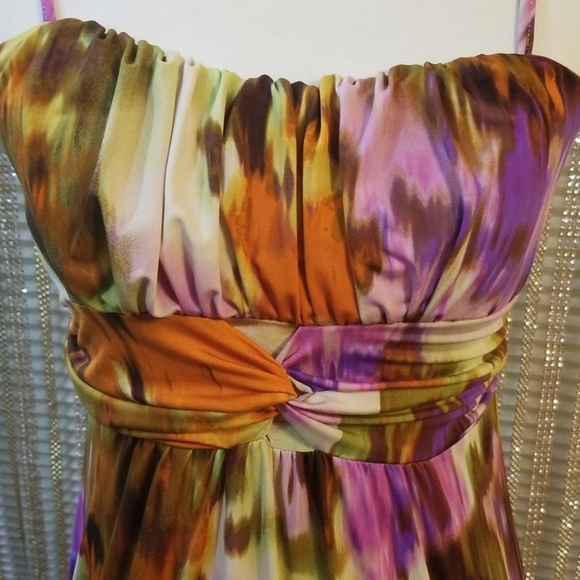 Alyn Paige Dresses & Skirts - Darling colorful maxi dress